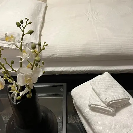 And Spacious With 3 Bedrooms And Beds For 10 Persons