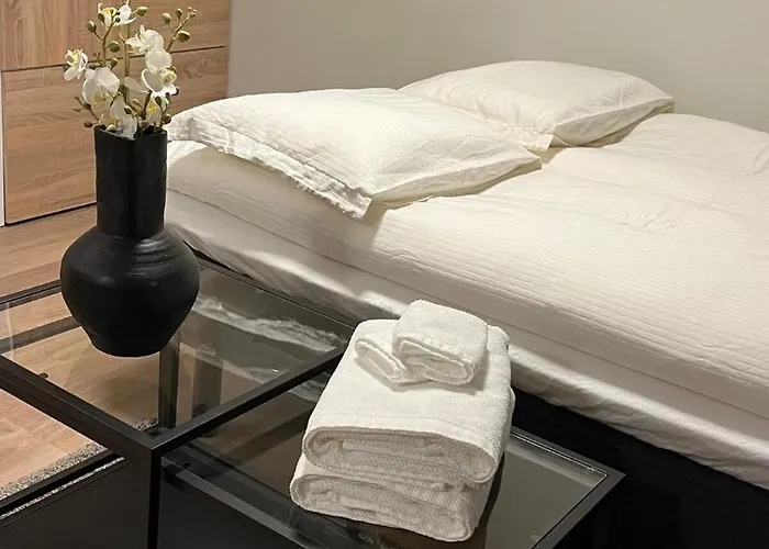 And Spacious With 3 Bedrooms And Beds For 10 Persons *