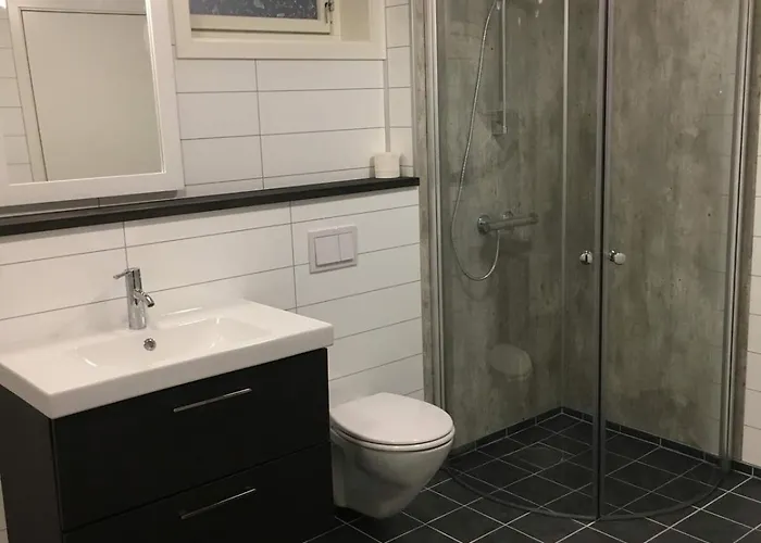 And Spacious With 3 Bedrooms And Beds For 10 Persons Lägenhet